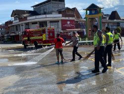 Polres Tolitoli Lakukan Aksi Bersih-bersih Jalan untuk Cegah Kecelakaan Lalu Lintas