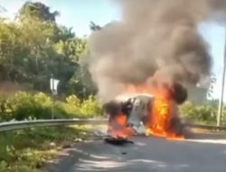 1 Mobil Terbakar Usai Ditabrak Sepeda Motor di Lakea Buol
