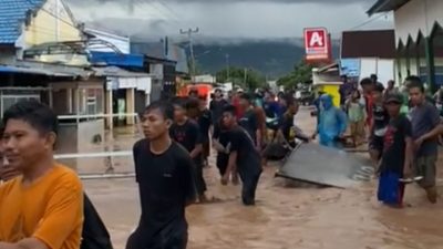 Banjir di Touna, 4 Rumah Hanyut dan Ratusan Warga Terdampak