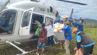 Logistik di TPS Watu Bamba Morut Dijemput Pakai Helikopter