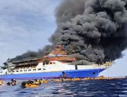 KM Barcelona 5 Terbakar di Seputaran Talise, Penumpang Berlompatan ke Laut