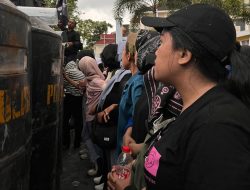 Gerakan Perempuan Bersatu Kecam Kekerasan Polisi saat Demo di DPRD Sulteng