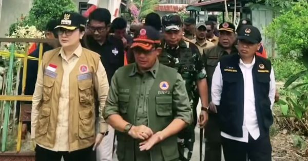 Kunjungi Lokasi Gempa Poso, Kepala BNPB Ingatkan Perkuat Struktur Bangunan dan Ketahanan Rumah
