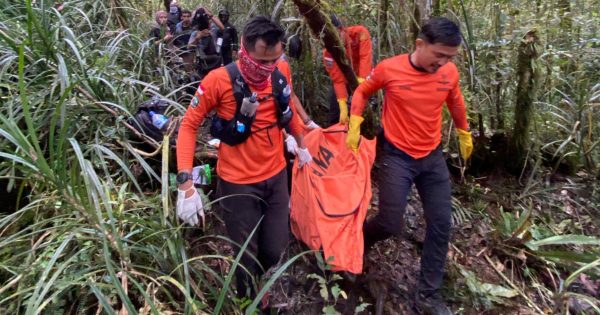 Pendaki ditemukan meninggal