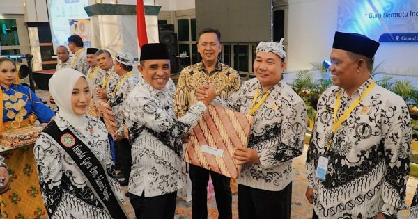 Apresiasi PGRI, Hidayat Pakamundi: Pendidikan Adalah Tolok Ukur Kemajuan Daerah