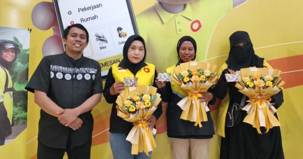 Para Perempuan Tangguh Pengemudi Maxim di Kota Palu