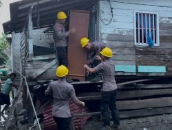 Polda Sulteng Turunkan Personel SAR Brimob Bantu Warga di Lokasi Banjir