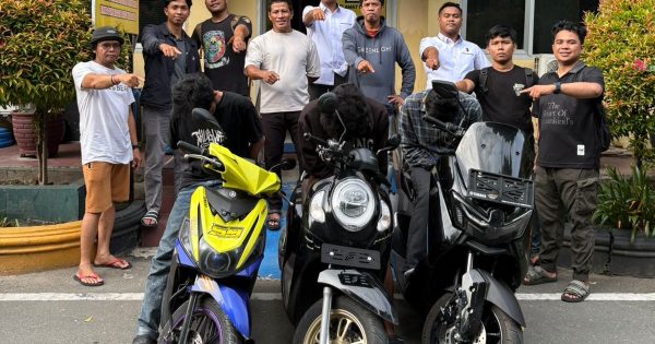 curi sepeda motor