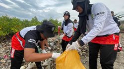 Jelang HPSN, Basarnas Palu Bersihkan Pantai di Kawasan Mangrove Dupa
