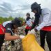 Jelang HPSN, Basarnas Palu Bersihkan Pantai di Kawasan Mangrove Dupa