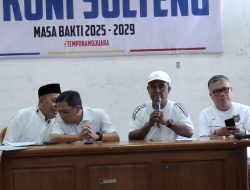 Bantah Isu Politisasi, KONI Sulteng Serahkan SK Pengurus KONI Kota Palu
