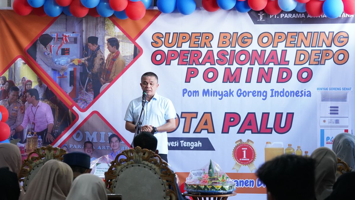 Wali Kota Palu, Hadianto Rasyid resmikan pom Minyak goreng pertama di Kota Palu. / Jufri