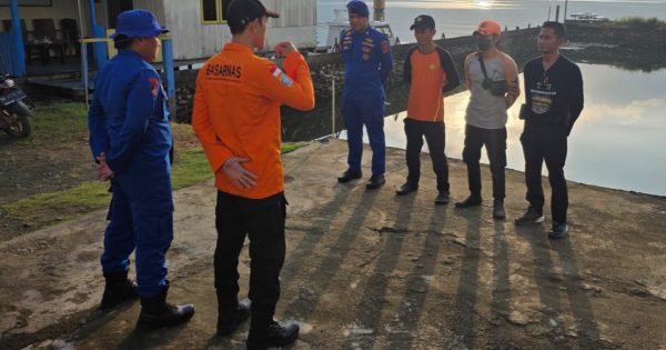Karyawan PT UKK jatuh dari tongkang