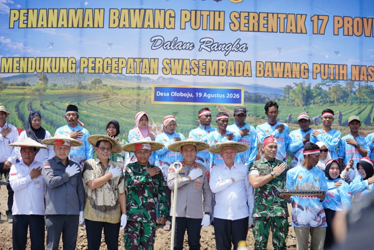 Ketua Komisi I dprd sulteng hadiri Penanaman Serentak Bawang Putih di sigi