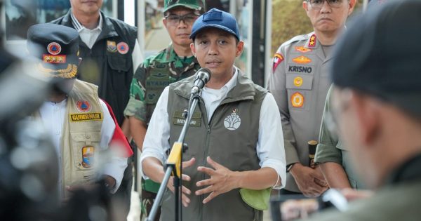 Menhut Raja Juli Antoni