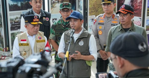 Menhut Raja Antoni soal potensi awan hujan