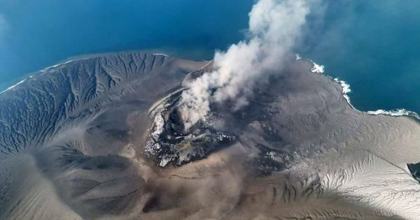 erupsi gunung anak krakatau